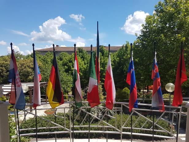 32954289_990647727783171_4061861377688469504_o